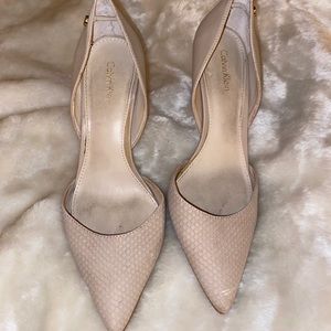 Tan/cream Calvin Klein snakeskin pumps